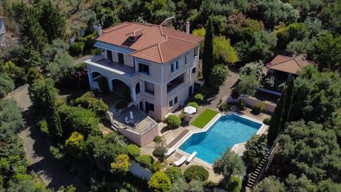 Property building, Bird's eye view, Garden, Swimming pool, sunbed