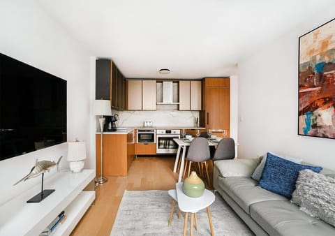 Stylish 2 BD 2 BA At UES Condominio in Midtown