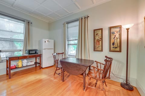 Cozy Dalton Studio with Porch and Outdoor Seating! Copropriété in Pittsfield