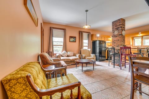 Dalton Vacation Rental Near Hiking and Skiing! Maison in Pittsfield