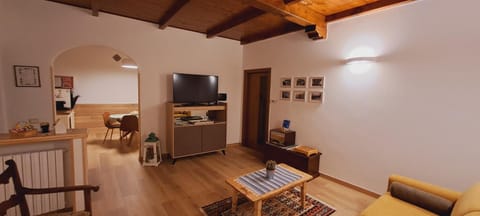 Communal lounge/ TV room, TV and multimedia, Seating area, Evening entertainment