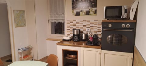 Coffee/tea facilities, Kitchen or kitchenette, minibar, pet friendly, stove, toaster