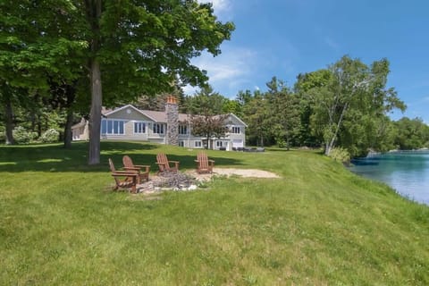 The Lookout on Lake Leelanau with Private Waterfront Casa in Leland