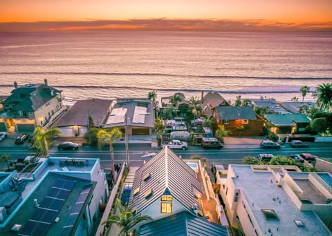 Neighbourhood, Natural landscape, Bird's eye view, Sea view, Street view, Location