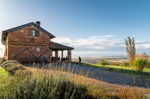 Property building, Day, Natural landscape, View (from property/room), City view, Garden view