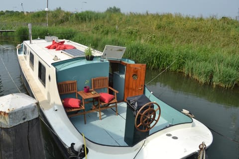 Floating B&B Amsterdam Bed and Breakfast in Amsterdam