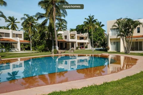 Amazing House with Private Pool - Tennis & Paddle Court House in Acapulco