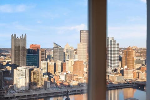 Skyline at Your Door - Studio with a View Apartment in Pittsburgh