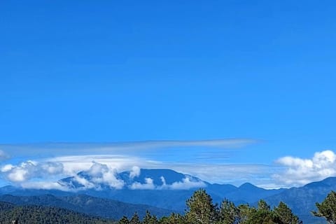 Cabaña vista a las montañas de manabao Casa in La Vega Province