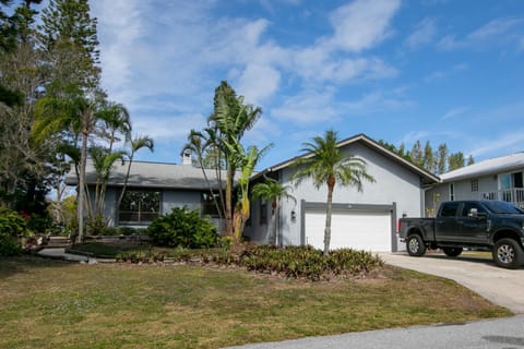 Funky Flamingo 3Kings Beach Gear Hot Tub & Pool House in Cortez