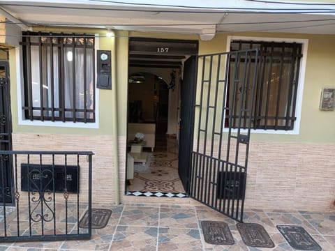 Alojamiento privado de 1 a 6 personas en unidad cerrada Condominio in Bello