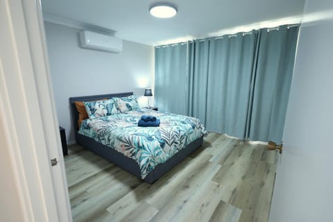 63 Family Home In Noranda Sleeps 8 House in Perth