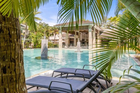 Sunny Swim-out Serenity with Direct Beach Access Apartment in Port Douglas
