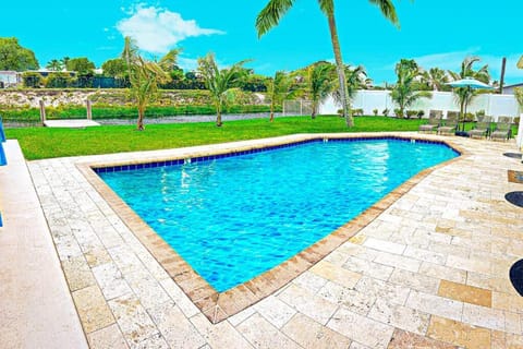 NEW Waterfront Tropic Oasis - Heated Pool, Canal, Dock, Air Hockey House in Boynton Beach