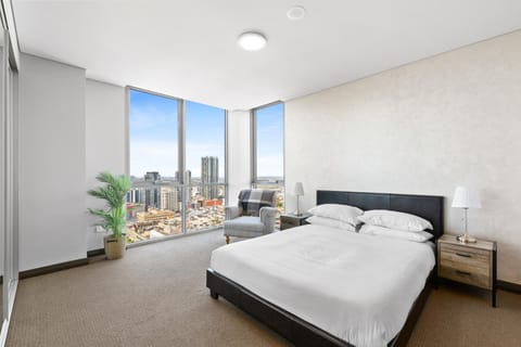 Central 2-Bed with Parking & Stunning Views Copropriété in Parramatta