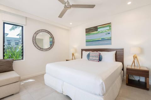 Poolside Relaxation - Resort Retreat with Beach Access Copropriété in Port Douglas