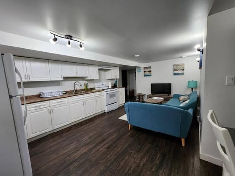 TheAuroras: Vibrant&Cheerful 2 bdrm Stylish suite House in Saskatoon