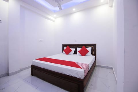 OYO PINETREE HOTEL Hotel in Noida