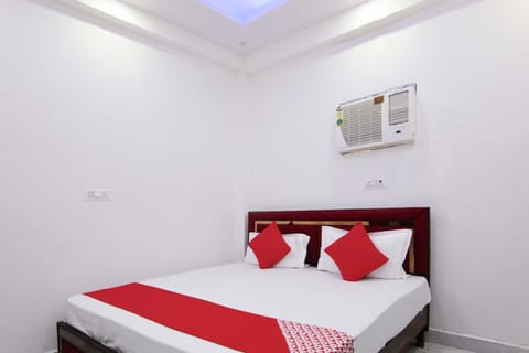 OYO PINETREE HOTEL Hotel in Noida