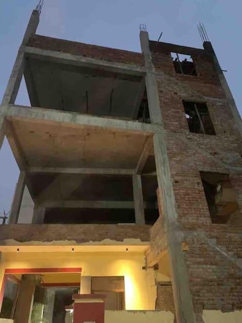 Cheerful 4bedrooms row house (only for family) House in Varanasi