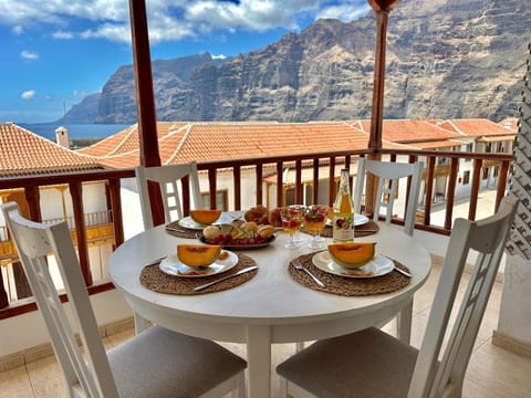 Patio, Natural landscape, View (from property/room), Balcony/Terrace, Dining area, Mountain view