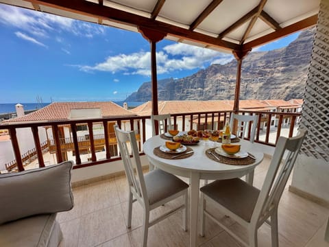 Patio, Natural landscape, View (from property/room), Balcony/Terrace, Dining area, Mountain view, Sea view