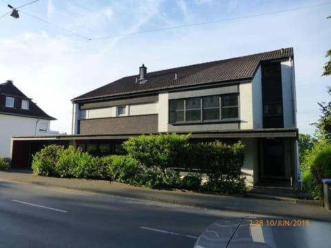 120qm noble, Uni ENC beside, 5min to MainStation or Autobahn, 50m to BusStop Appartement in Siegen