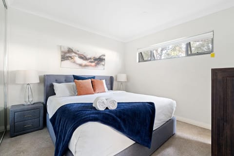 2 Conveniently Quiet Cloverdale 2brpark Apartment in Perth