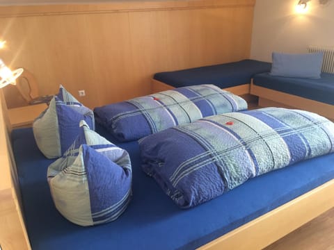 Bed, Photo of the whole room, Decorative detail, Bedroom