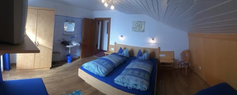 Bedroom, Mountain view, Family, Family