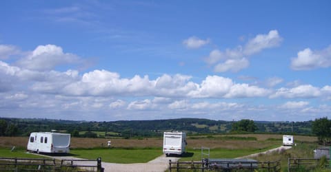 Poplars Farm Adults only Touring Site empty pitches Camping /
Complejo de autocaravanas in Amber Valley