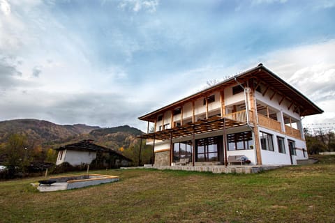 Property building, Day, Natural landscape, Mountain view