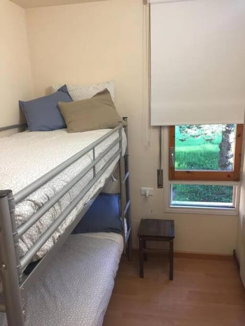 Bedroom, bunk bed