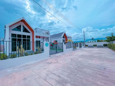 Property building, Day, Neighbourhood, Natural landscape, Street view