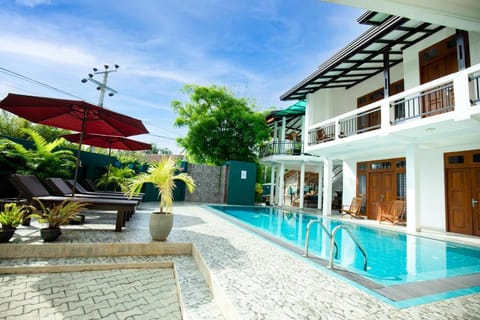 Property building, Day, Pool view, Swimming pool