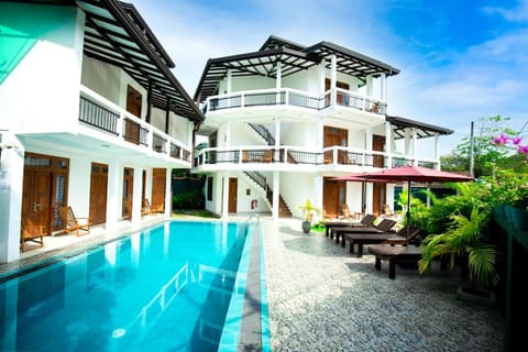 Property building, Day, View (from property/room), Balcony/Terrace, Pool view, Swimming pool, sunbed