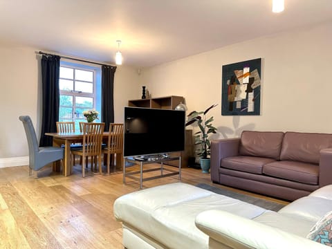 Desirable 2 Bedroom Apartment in Bicester that sleeps 5 Apartment in Cherwell District