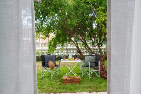 Spring, Day, Garden, Dining area, Garden view