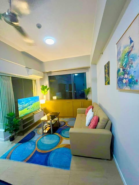 one bedroom suite with stunning city views on 38th floor in Eastwood Metro Manila Apartment in Pasig