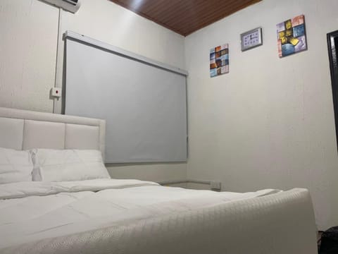 Bambi Smart Lets Bed and Breakfast in Accra