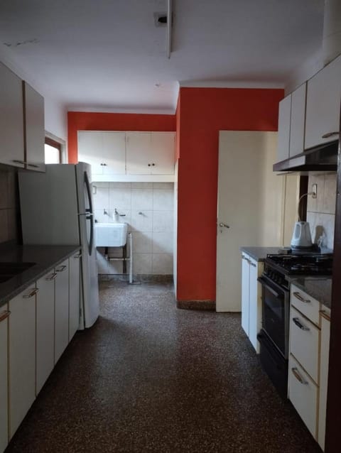 Kitchen or kitchenette, pet friendly, stove