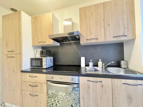 Kitchen or kitchenette, minibar, pet friendly, stove, toaster