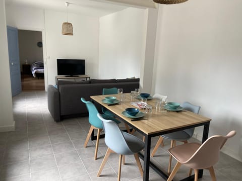 Dining area, kitchen