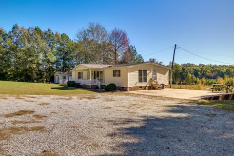 Prosperity Vacation Rental about 1 Mi to Lake Murray! Haus in Leesville