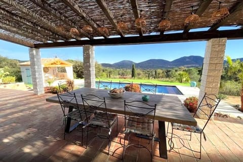 Villa provençale climatisée, piscine chauffée Villa in Sainte-Maxime