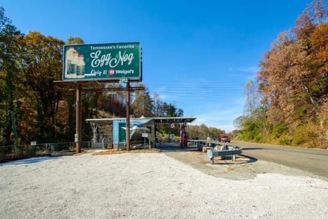 Airplane Filling Station -Unique Stay in Knoxville House in Knoxville