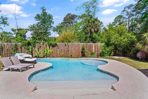 2 King Suites~Private Pool+Hot Tub~2mi from beach Maison in Saint Simons Island