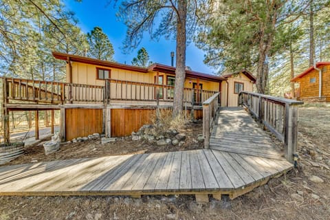 Ruidoso Cabin with Hot Tub about 2 Mi to Grindstone Lake House in Ruidoso