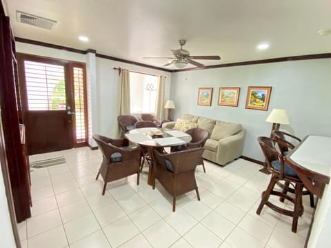 Mango Villa, family apt close to Manuel Antonio Apartment in Quepos