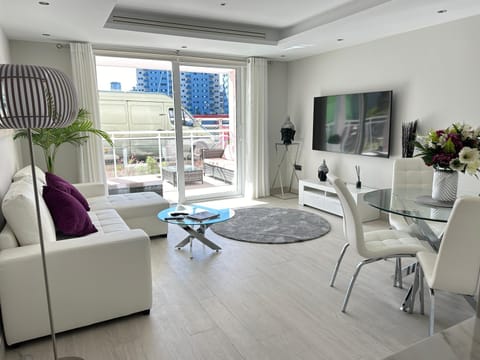 Marina Club - Luxury Apartment in Ocean Village with Parking Condo in Gibraltar